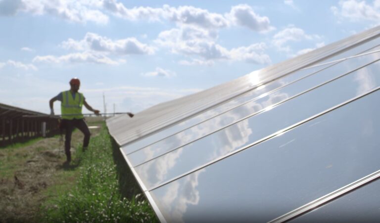 How to Clean Solar Panels? Best Practices and Recommendations