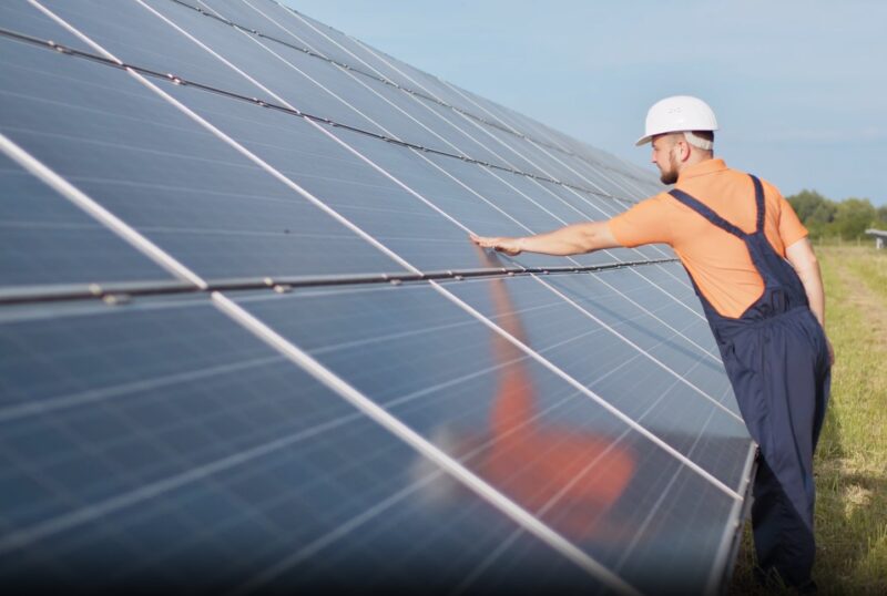 How to Clean Solar Panels monitoring